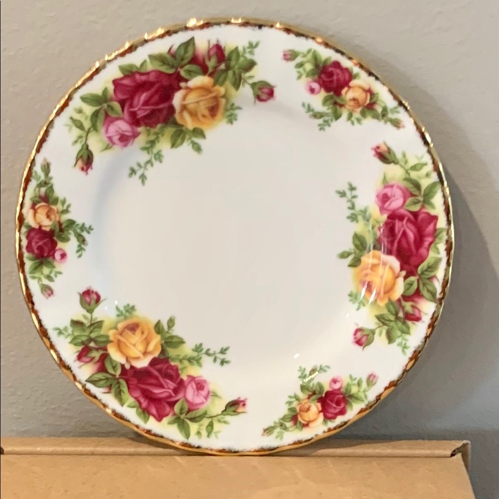 Royal Albert - Old Country Rose- 4pc -Bread/Butter Plate